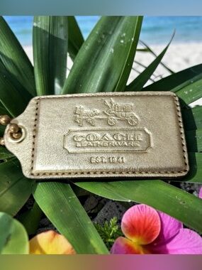 Coach Bleecker XL gold metallic leather never released Hang Tag